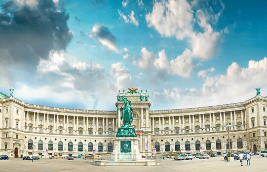 Hofburg mit Statue | Wien