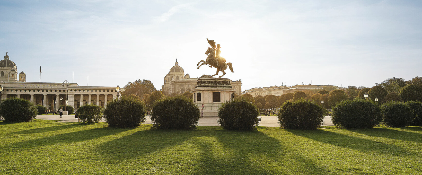 Heldenplatz with statue | Vienna | © Wien Tourismus | Christian Stemper