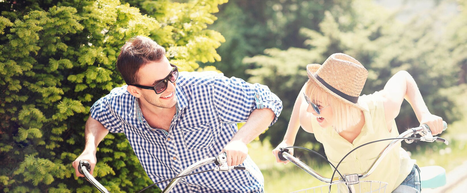 Summer cycling tour couple